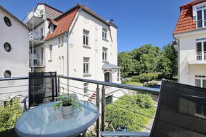Outdoor dining - Vrbo Property (Ostseebad Kühlungsborn)