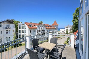 Outdoor dining - Vrbo Property (Ostseebad Kühlungsborn)