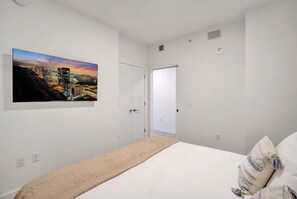 1 bedroom, iron/ironing board, travel cot, WiFi - Miami Beach Family Friendly Luxury Condo Sea Views (Miami Beach)