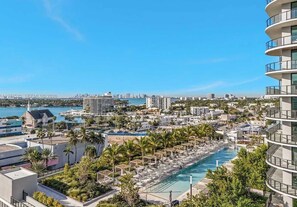 Pool - Miami Beach Family Friendly Luxury Condo Sea Views (Miami Beach)