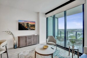 TV, offices - Miami Beach Family Friendly Luxury Condo Sea Views (Miami Beach)