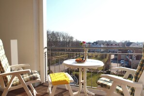 Outdoor dining - Vrbo Property (Ostseebad Kühlungsborn)