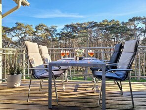Outdoor dining - Vrbo Property (Ostseebad Kühlungsborn)