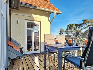 Outdoor dining - Vrbo Property (Ostseebad Kühlungsborn)