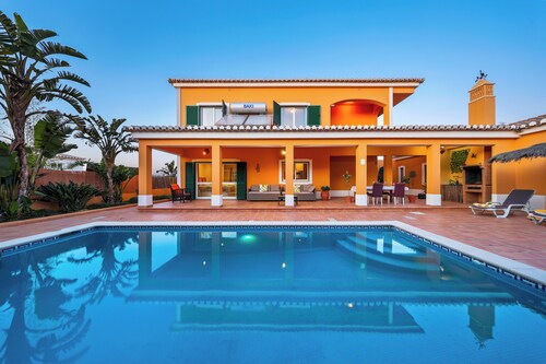 "Orange Tree Villa Alvor - South - Facing Family Villa with Private Poll"