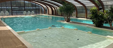 Piscine couverte, piscine extérieure