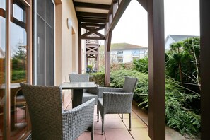 Outdoor dining - Vrbo Property (Ostseebad Kühlungsborn)