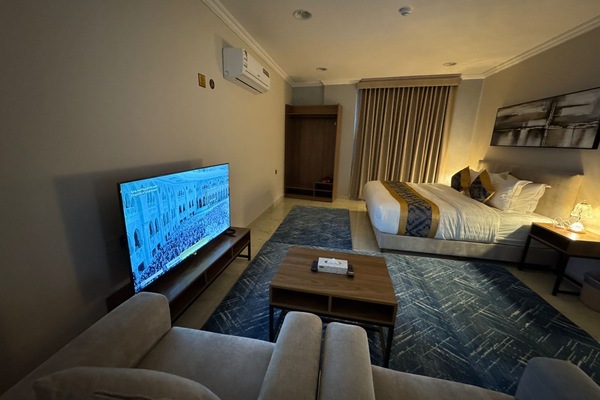 Deluxe Studio | Cribs (surcharge), WiFi (free)