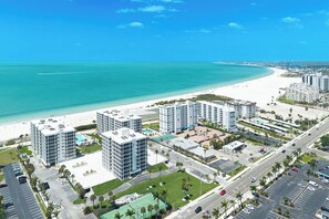 On the beach - Creciente 506S Beachfront 2B/2B Island Vacation Condo, Gulf View, Resort Pool (Fort Myers Beach)