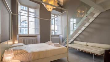 3 bedrooms, desk, iron/ironing board, travel cot