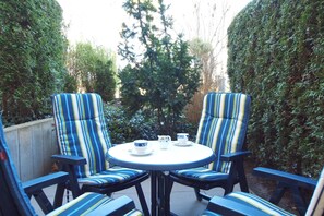 Outdoor dining - Vrbo Property (Ostseebad Kühlungsborn)