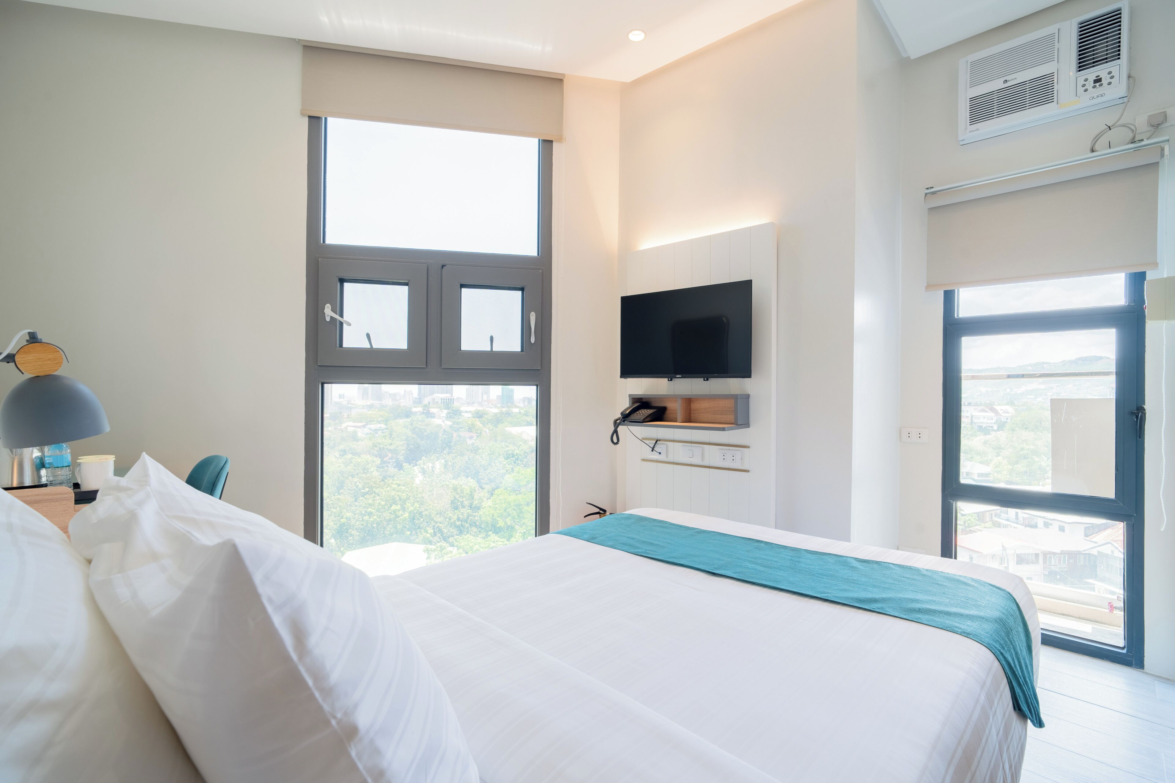 Habitación individual básica, 1 cama individual grande | Caja fuerte, escritorio, espacio para trabajar con un portátil