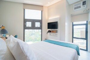 In-room safe, desk, laptop workspace, WiFi (free)