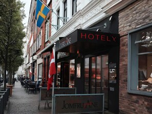 A hotel named 'HOTELY JOMFRUANE' with a black facade, large windows, and a visible flag. - 2 Person Holiday Park Home in Aalborg (Aalborg)