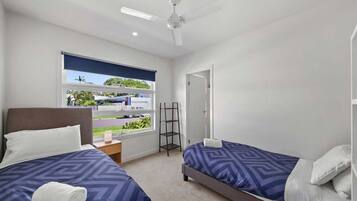4 bedrooms, WiFi, bed sheets