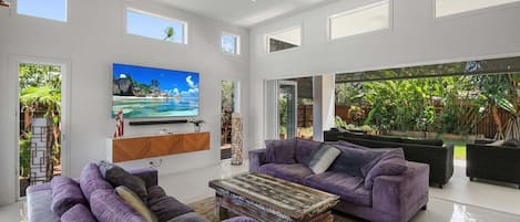 TV, fireplace