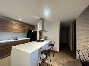 Private kitchen - Modern loft with balcony in Ciudad del Río (Medellín)