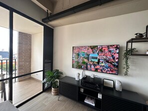 Interior - Modern loft with balcony in Ciudad del Río (Medellín)