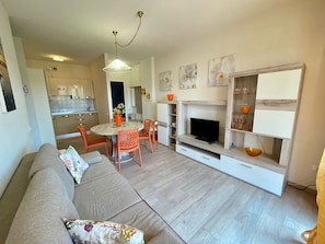 Apartment, 1 Schlafzimmer, Balkon, Stadtblick | Wohnzimmer
