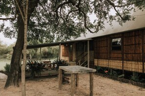 Chalet familiar, vista al río | Terraza o patio