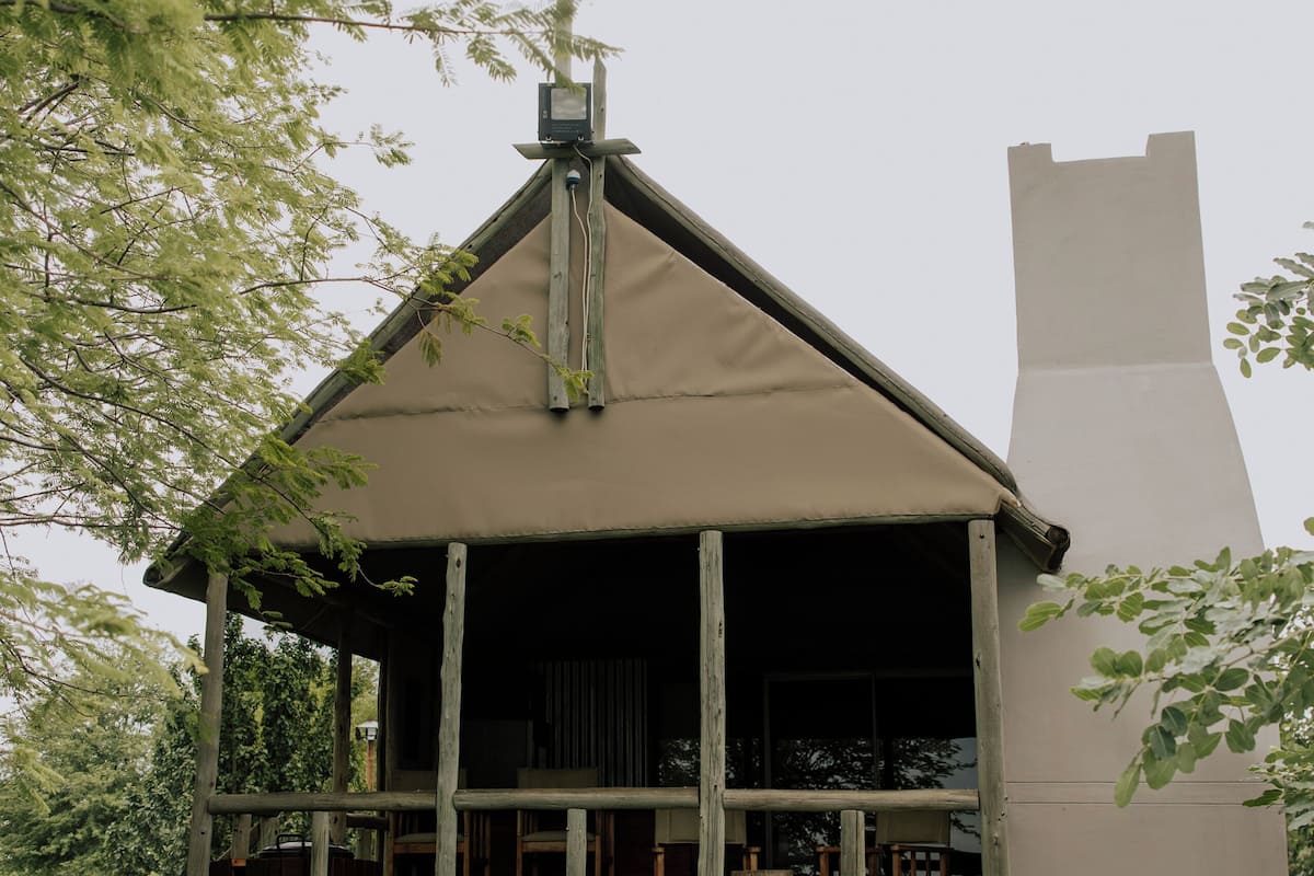 Comfort Chalet, River View | Property grounds