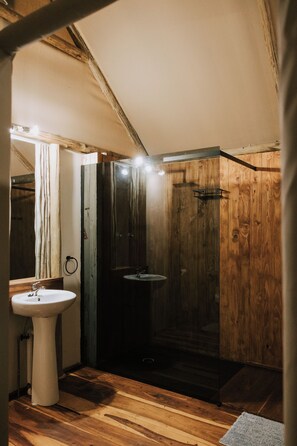 Family Chalet, River View | Bathroom - Muchenje river lodge  (Katima Mulilo)