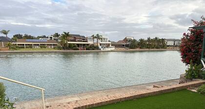 Private Lakefront in West Lakes | Peaceful Retreat