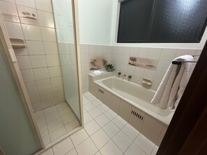 Bathroom - Private Lakefront in West Lakes | Peaceful Retreat (West Lakes)