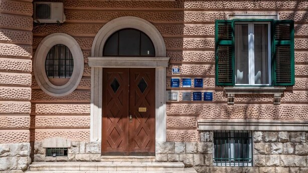 A building with a stone facade, a central arched doorway, and a window with green shutters. - Prime City Center Studio in Split - Walk to Diocletian's Palace (Split)