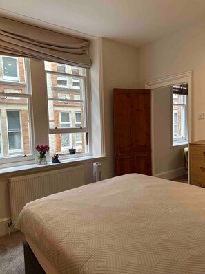 Room - Designer Living: Fresh & Modern Apt @ Charing Cross 26 (London)
