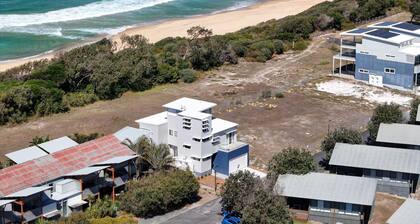 The Lookout – Resort Living with Panoramic Views Over Diamond Beach