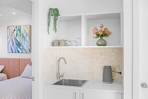 Interior - The Lookout – Resort Living with Panoramic Views Over Diamond Beach (Diamond Beach)