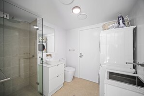 Douche, serviettes fournies