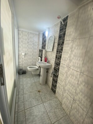 Basic-Doppel- oder -Zweibettzimmer, 1 Schlafzimmer | Badezimmer