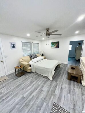 3 bedrooms, iron/ironing board, WiFi, bed sheets - H - Entire home on Okeechobee lake, Florida- 3 bedroom (Okeechobee)