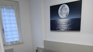 2 室のベッドルーム、アイロン / アイロン台、WiFi (無料)、ベッドシーツ