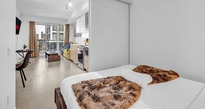 Peaceful Downtown 2BR Retreat with 2 Spacious Baths. Effortless City Access!