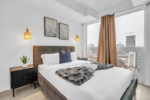 Peaceful Downtown 2BR Retreat with 2 Spacious Baths. Effortless City Access!