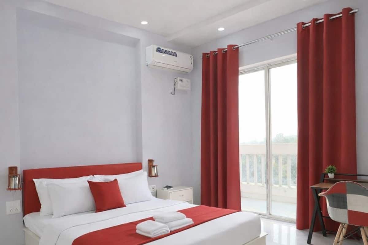 Luxury Suite, Balcony, City View