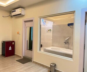 Phòng Suite Cao cấp, ban công, quang cảnh thành phố | Phòng tắm