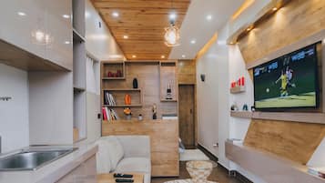 Luxury Studio, Balcony, Mountain View | Interior
