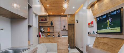 Luxury Studio, Balcony, Mountain View | Interior