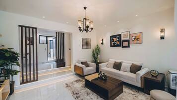 Executive Villa, Balcony, Mountain View | Interior