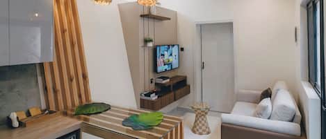 Villa familiar, balcón, vista a la colina | Área de sala de estar | Impresora