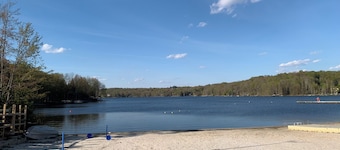 Bearitage Chalet Family Poconos Retreat in The Hideout Lake Pool Ski