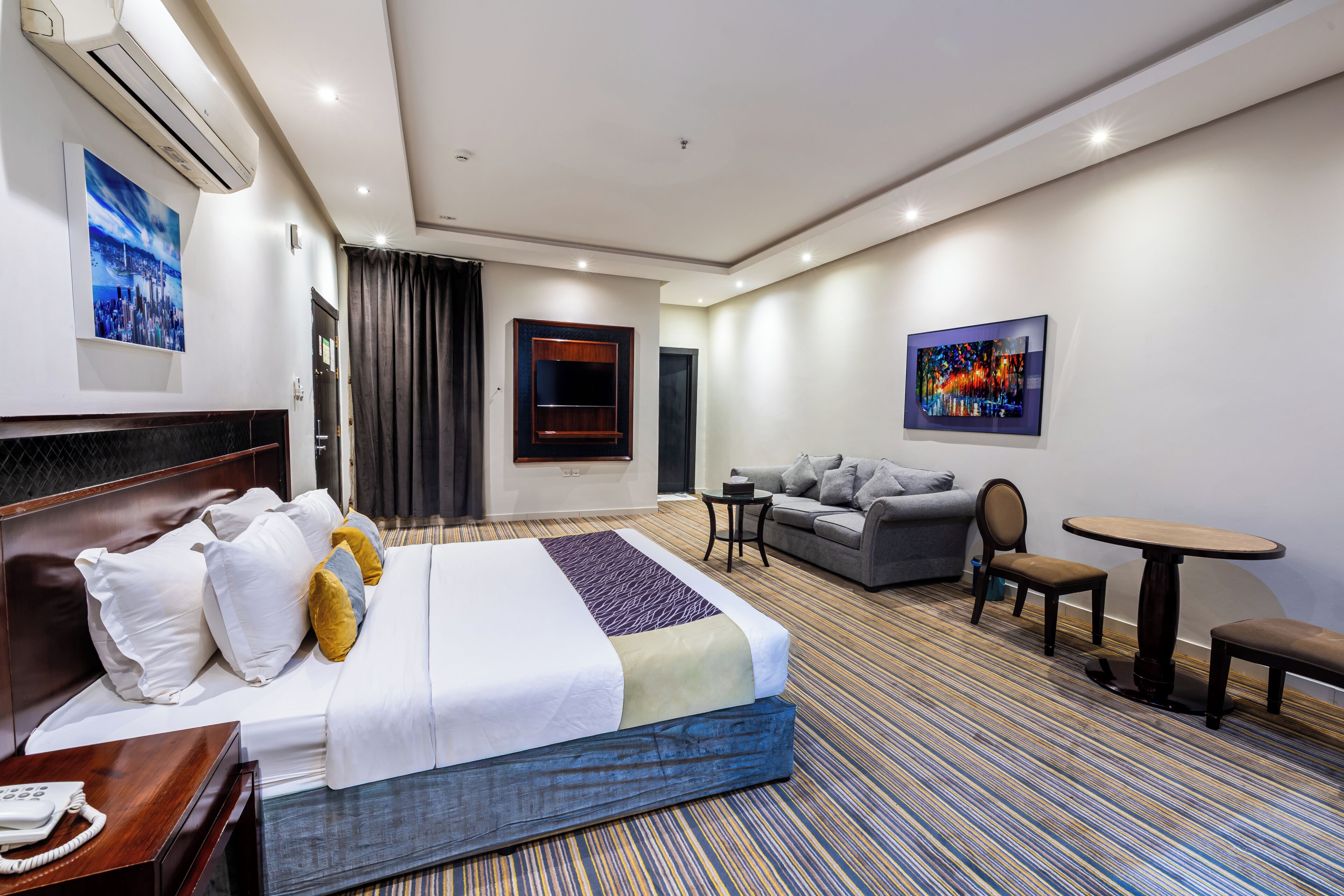 Hypo-allergenic bedding, iron/ironing board, free WiFi, bed sheets