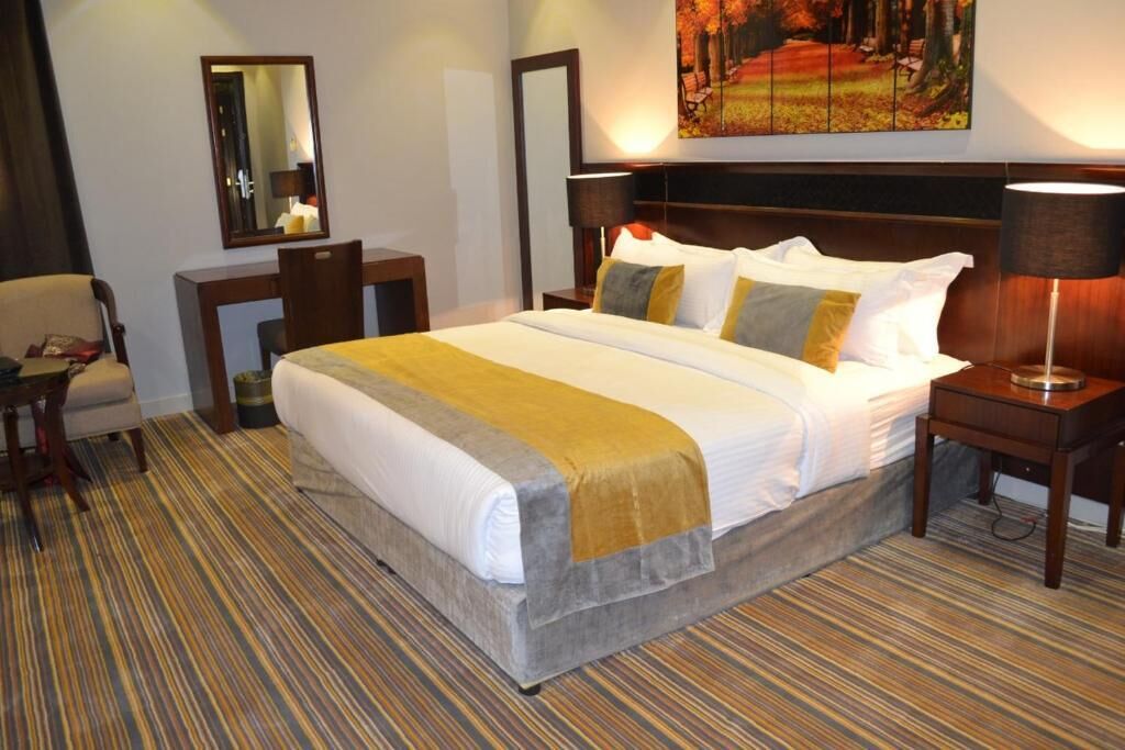 Hypo-allergenic bedding, iron/ironing board, free WiFi, bed sheets