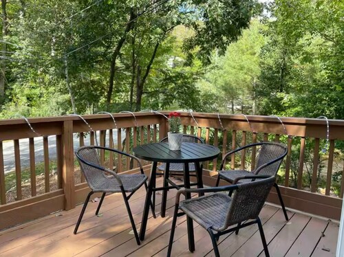 Marvelous 3-bedroom chalet in charming Bartlett for your getaway