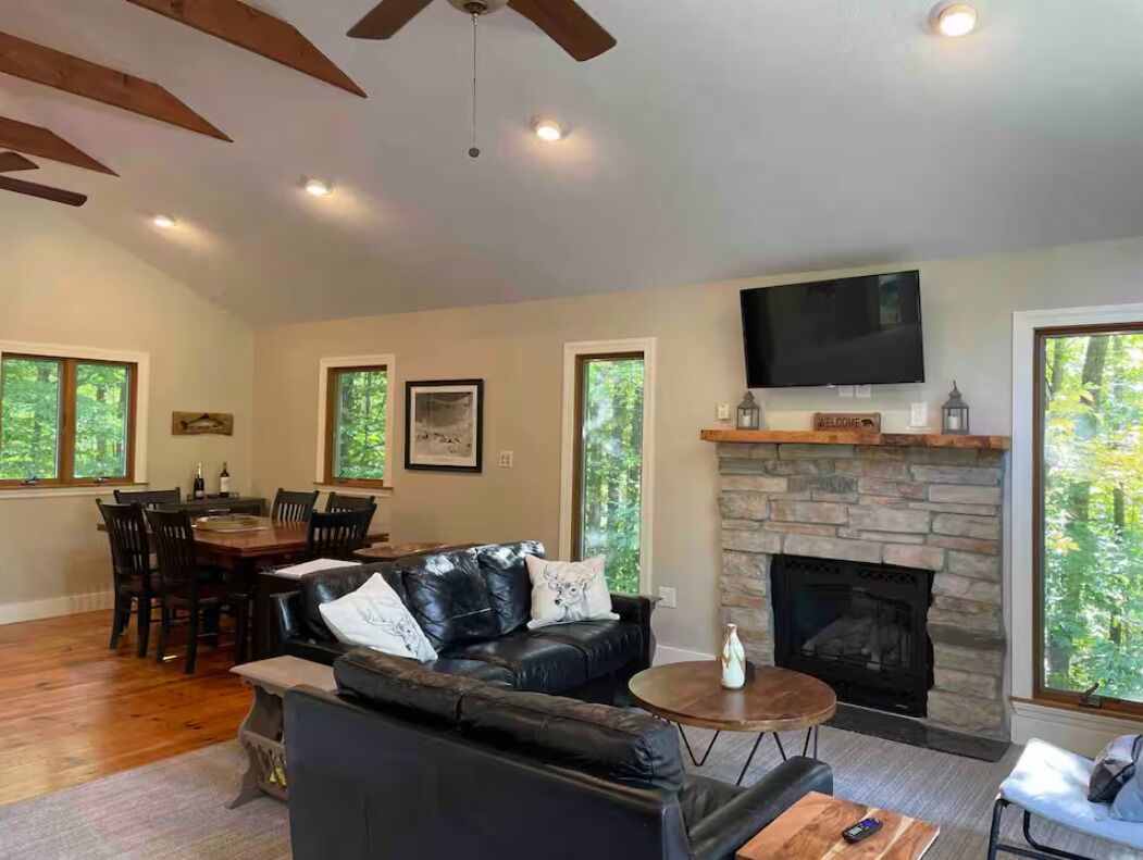 Smart TV, fireplace