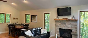 Marvelous 3-bedroom chalet in charming Bartlett for your getaway
